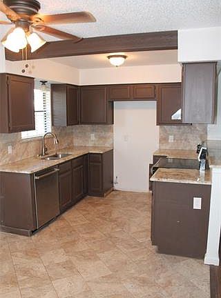 3rd image of 5821 Sea Breeze Ln