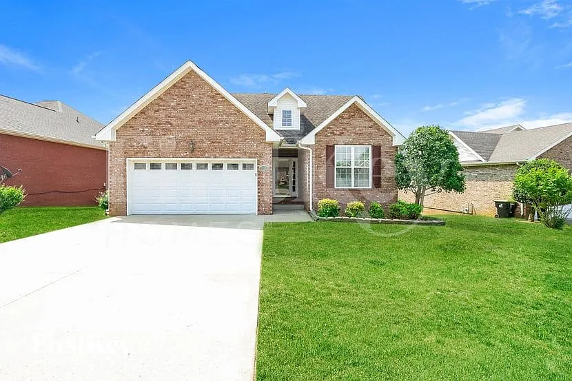 3 bed, 2.0 bath, 2020 sqft, $1,860 — Photo 1