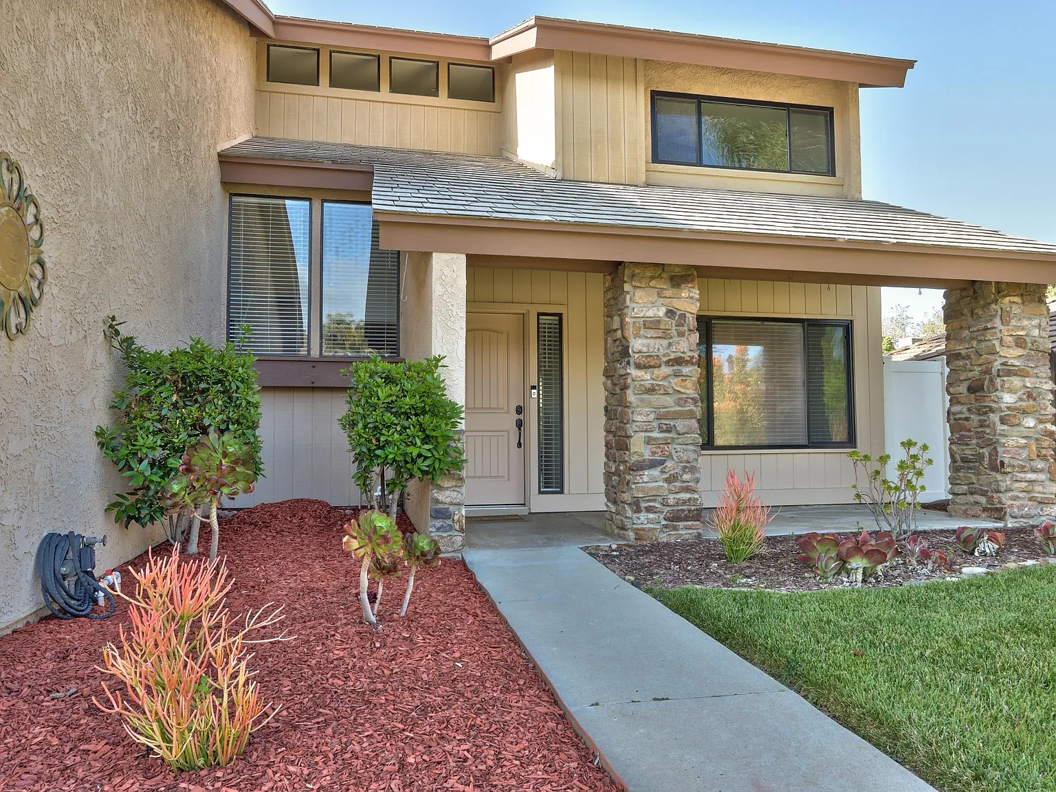 3 bed, 2028 sqft, $4,300 — Photo 4