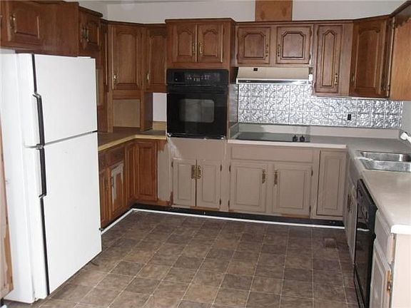 3rd image of 613 Roosevelt Ave