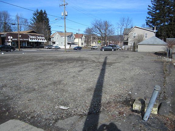 4th image of 830 Walnut St