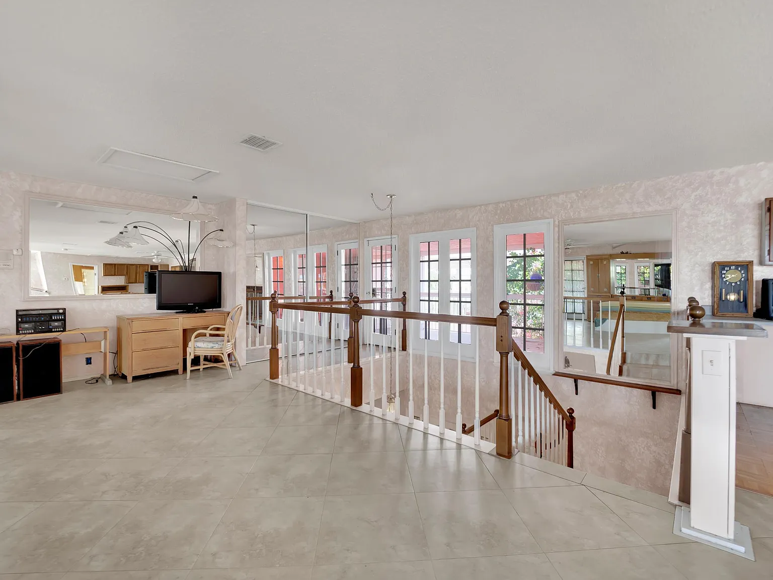 4 bed, 11.0 bath, 8245 sqft, $2,360 — Photo 2