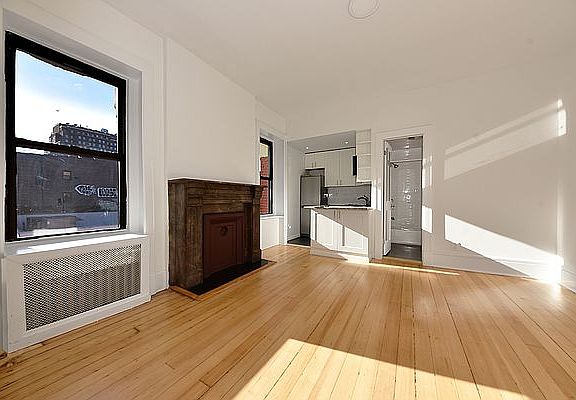 2nd image of 265 W 19th St APT 4C