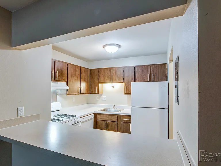 Ravine Woods Apartments — Photo 9