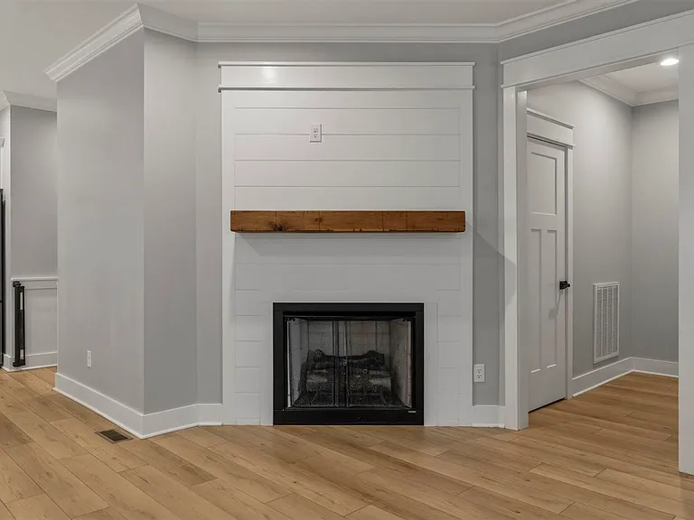 633 Village Way — Photo 10