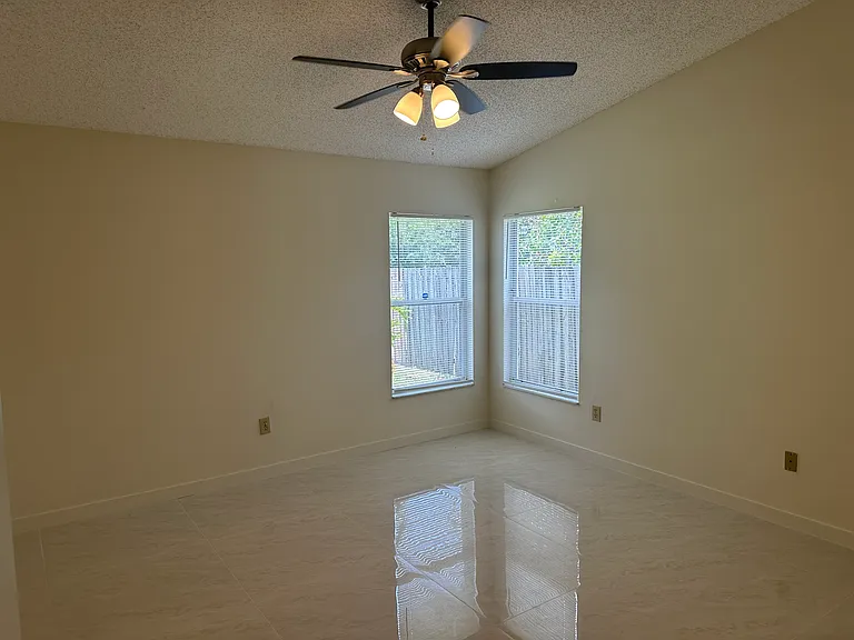 5915 Taywood Dr — Photo 20