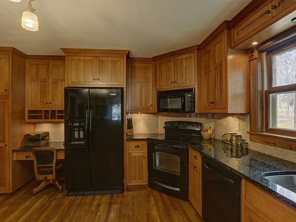 2nd image of 604 Sonnentag Ln