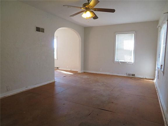 5th image of 909 E Osage St