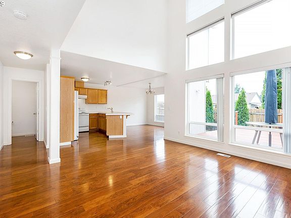3rd image of 1484 NE Birkshire Ct