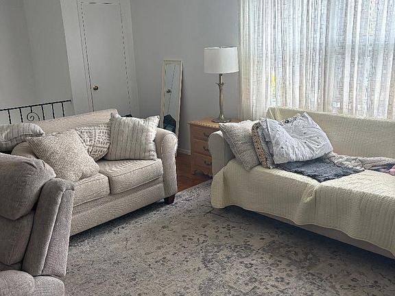 2nd image of 26 Quebec Rd S #2