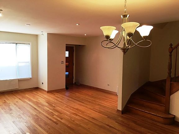 2nd image of 6856 N Lincoln Ave