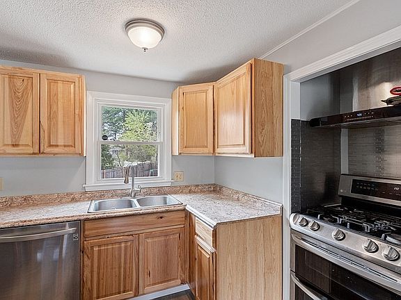 2nd image of 10 Parkwood Dr