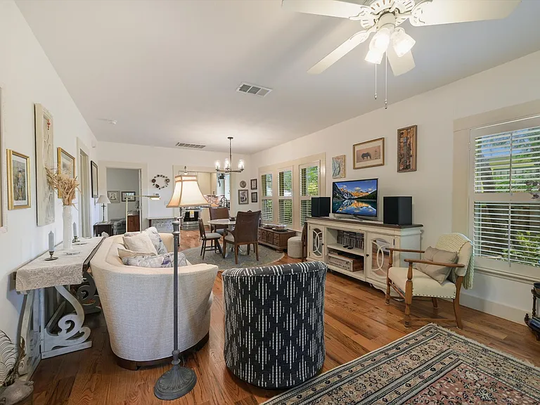 4408 Avenue C — Photo 3