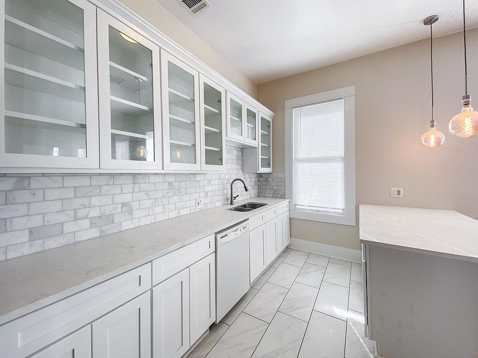 1st image of 618 W Craig Pl #3