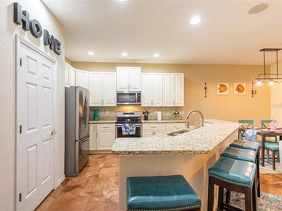 3rd image of 1420 Summergate Dr