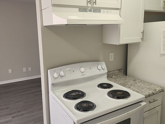 2nd image of 610 S Washington St #4