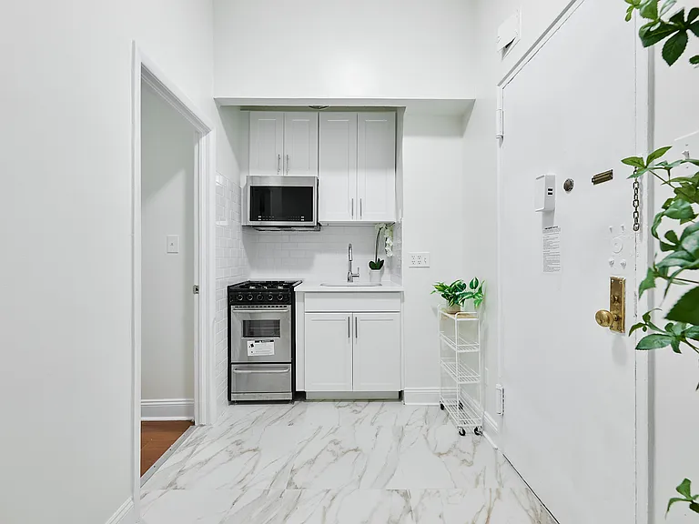 120 Riverside Dr #8G — Photo 2