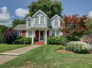 1 Cross Rd, Narragansett, RI 02882