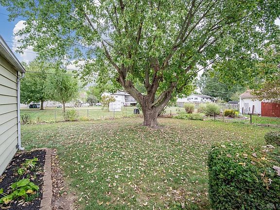 3rd image of 597 Glendale Dr