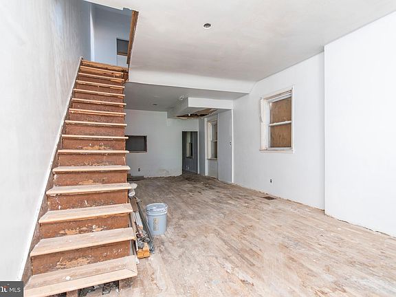 4th image of 2528 W Montgomery Ave