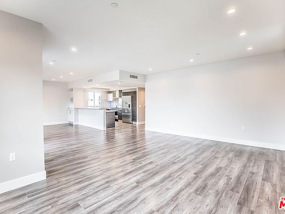 5th image of 1326 S Centinela Ave #302