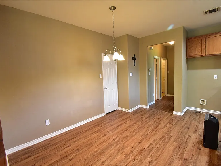7993 Crampton Ln — Photo 9