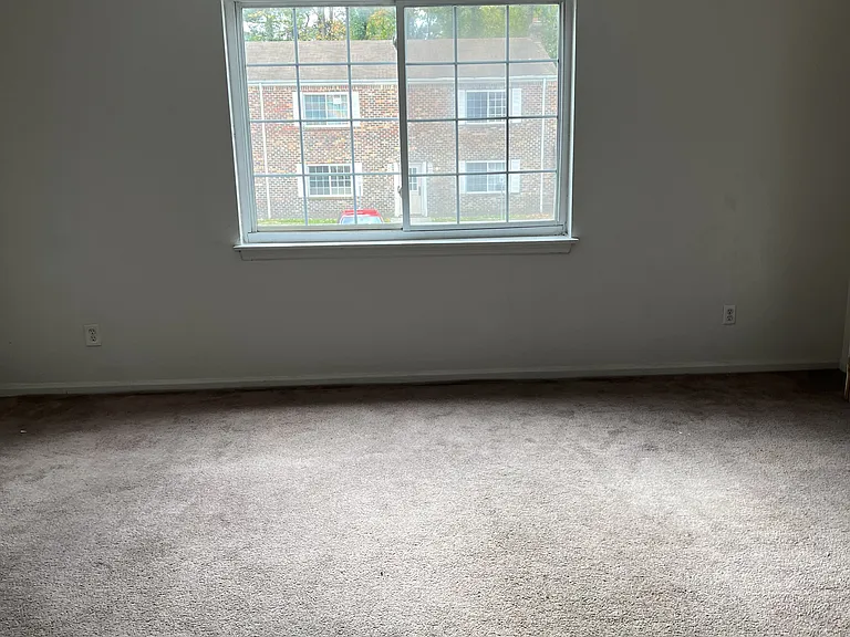 THE OCONEE SHORES APARTMENTS — Photo 11