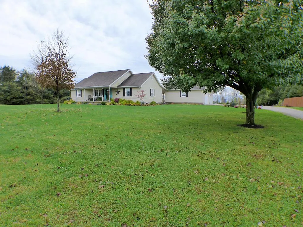 3789 Fremar Rd NE photo 1