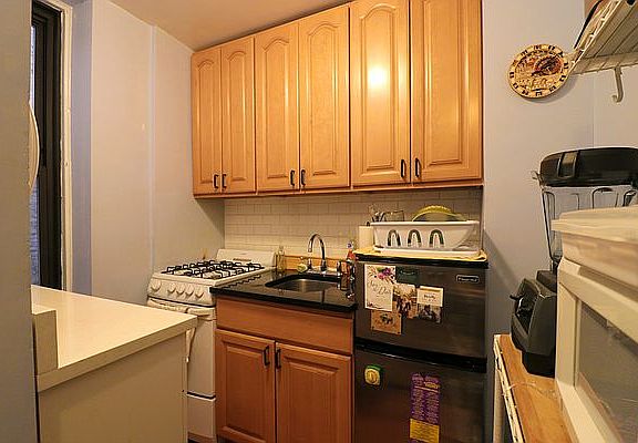 5th image of 135 W 58th St #Res