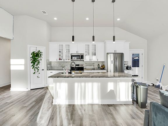 3rd image of 4621 Collins Ave