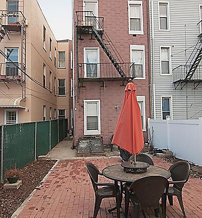 2nd image of 68 Hausman St