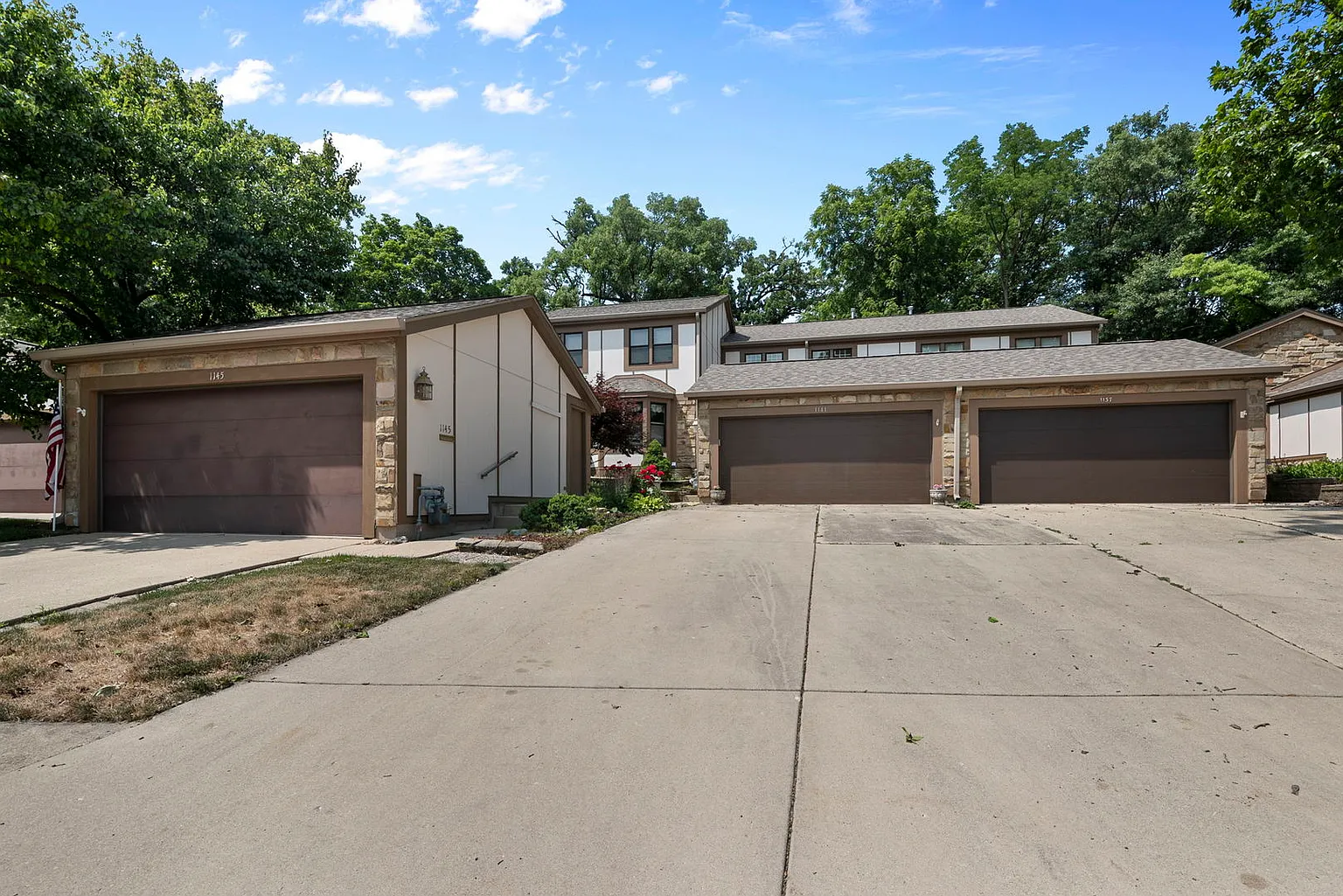 1141 Wheaton Oaks Dr photo 1