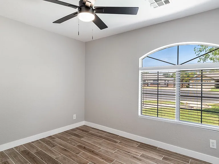 2883 E Oakland Ct — Photo 19