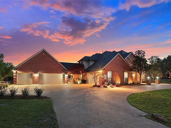 Make great use of the 5 car garage.  Perfect for holding your bass boat!