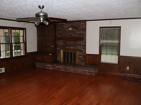 79 Duncan Ct — Photo 2