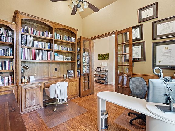 5th image of 700 Briar Ridge Dr