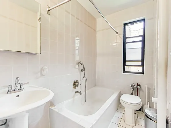 83-44 Lefferts Boulevard image 14 of 25