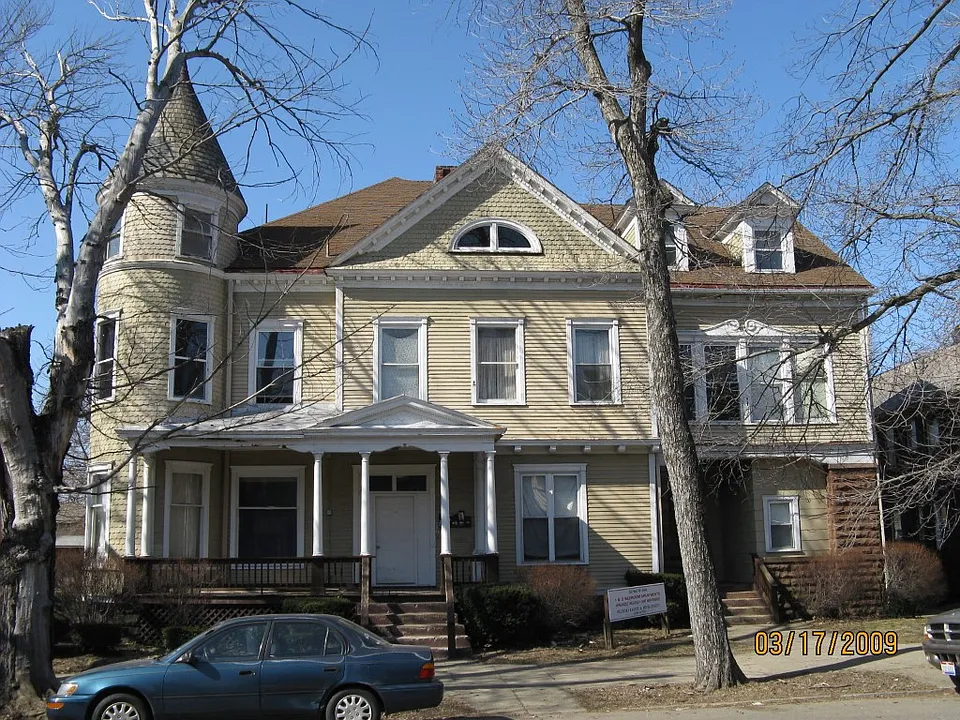 324 W 9th St #3D