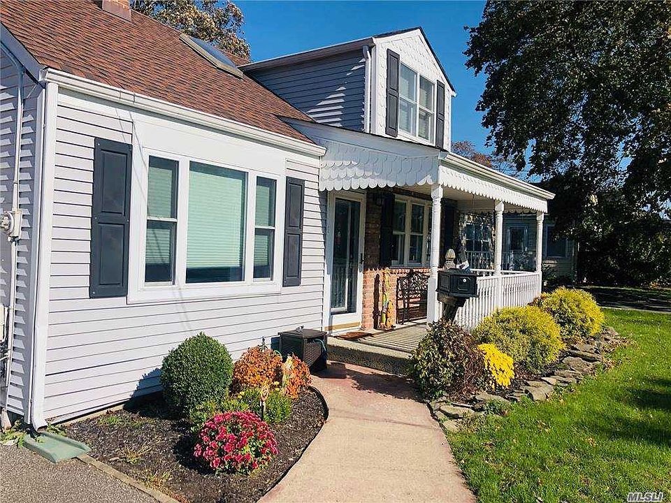 17 St, Sayville, NY 11782 Zillow