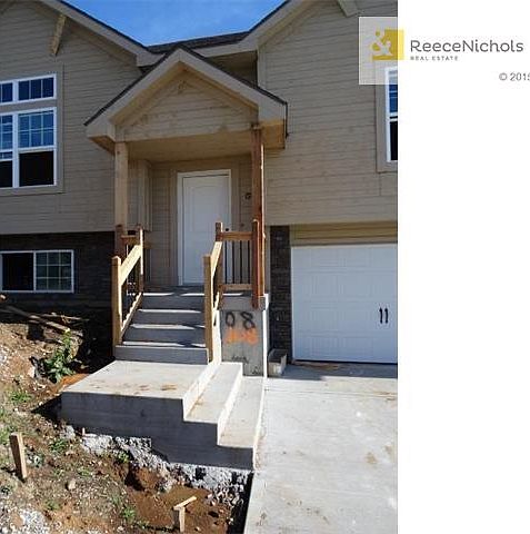 2nd image of 108 SE Sun Garden St
