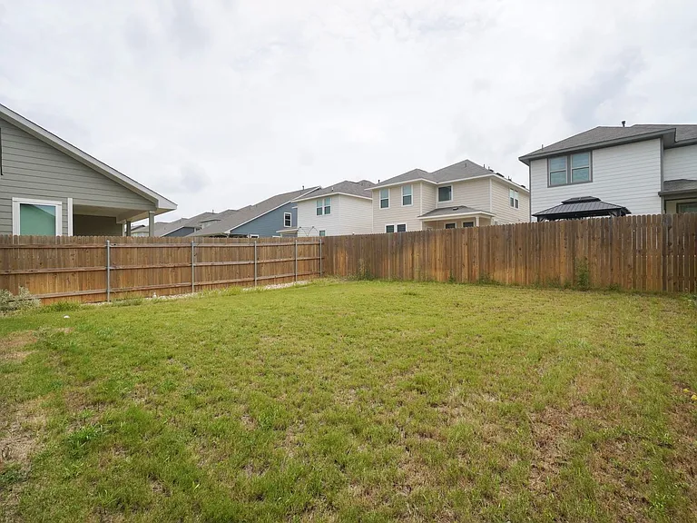 2513 Danbury Ln — Photo 35
