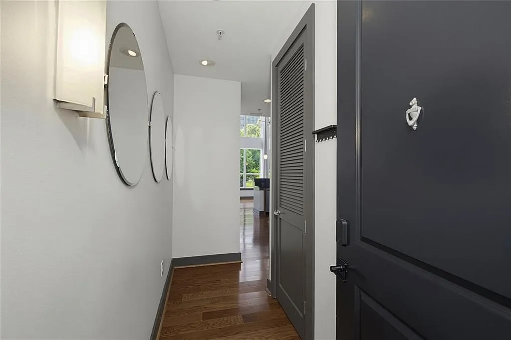 2 bed, 2.0 bath, 1237 sqft, $3,190 — Photo 2