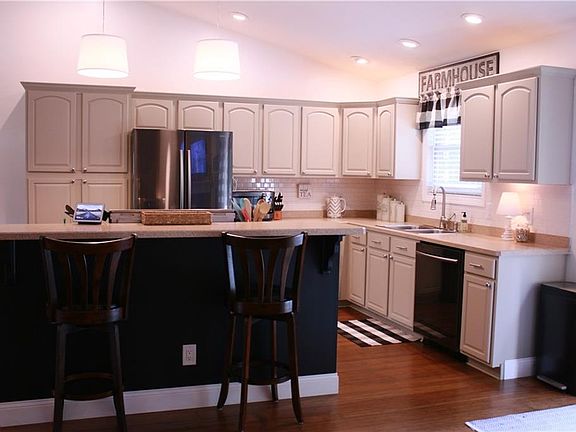 4th image of 7636 Angela Ln