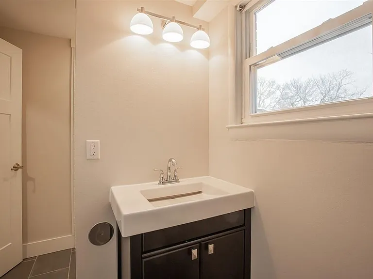 364 E Mac Arthur St — Photo 29