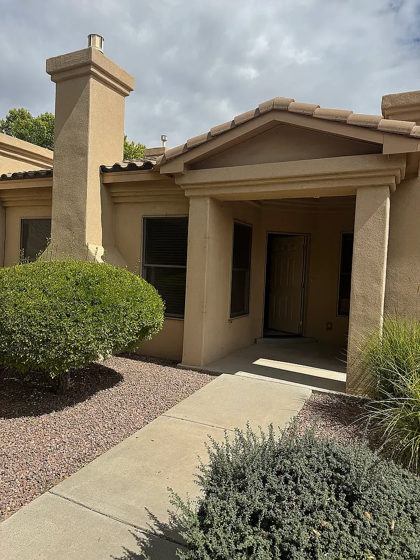 2 bed, 700 sqft, $1,400 — Photo 1