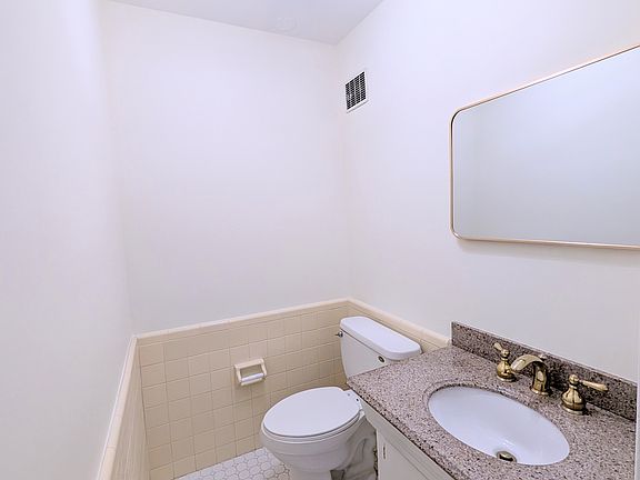 5th image of 17209 E Jefferson Ave