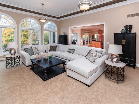 3rd image of 6773 Ross Ln