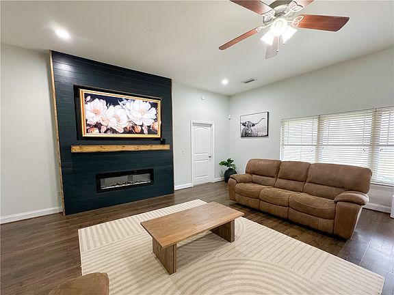 3rd image of 263 Lee Road 2170
