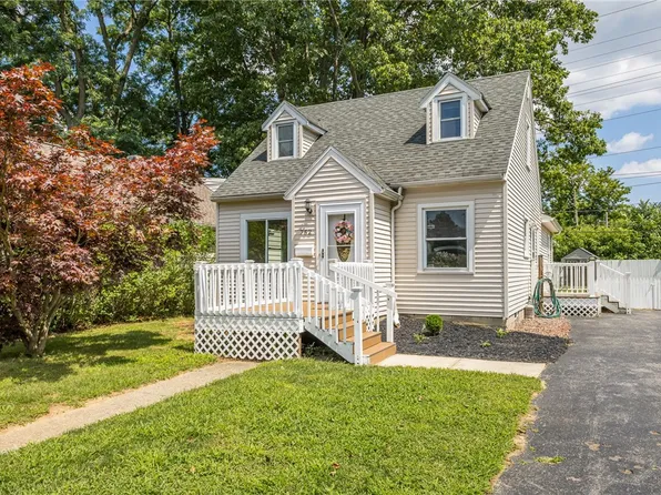 752 Bennington Dr, Rochester, NY 14616