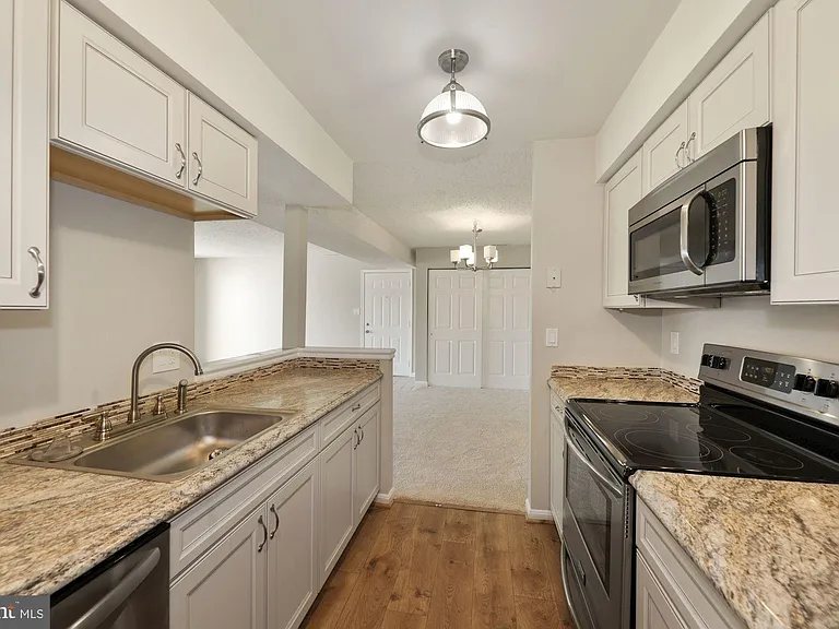 1601 Carriage House Ter #1601-E — Photo 10